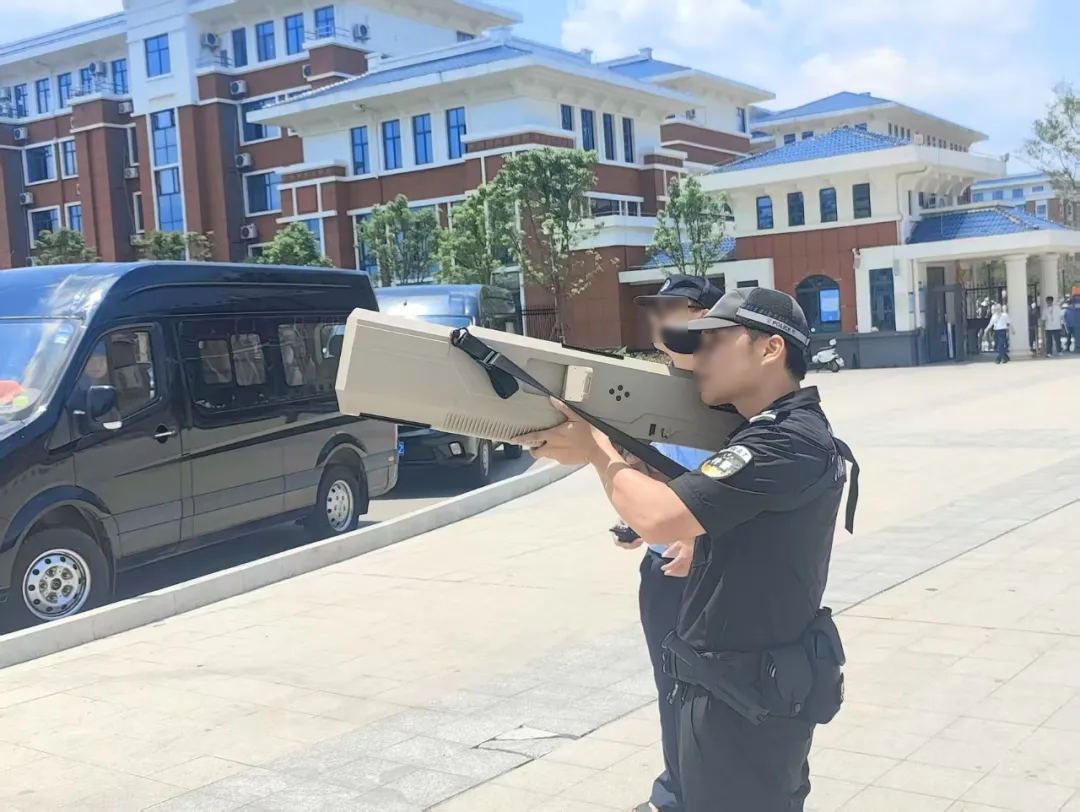 贝博艾弗森体育网页版助力警方守护高考低空安全，祝福考生金榜题名！